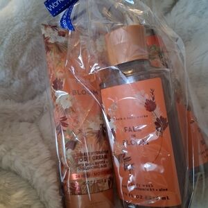 Bath & Body Works Fall Bloom Body Wash Set - Orange and White